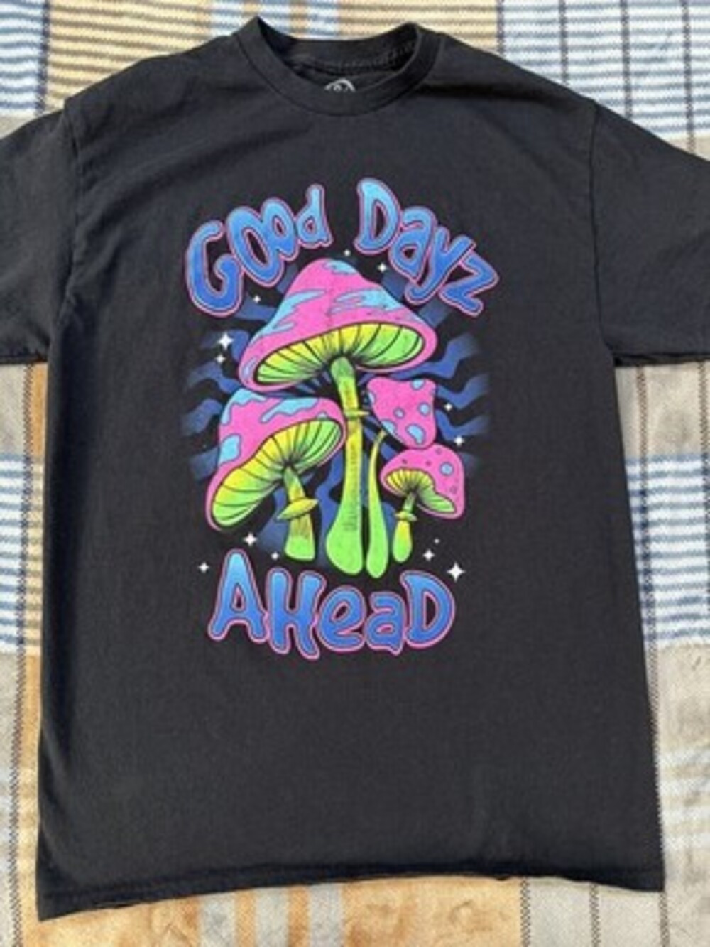 DOM - Men's - Black - "GOOD DAYZ AHEAD" Neon Mushroom T-Shirt Med
